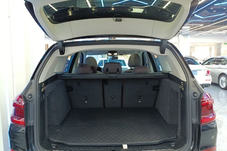 宝马X3 2021款 改款 xDrive28i 豪华套装机舱底盘23