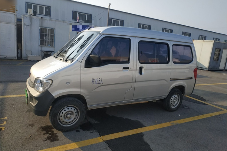 五菱汽车 五菱之光 2023款 1.5L 实用型 5/7座车身外观4