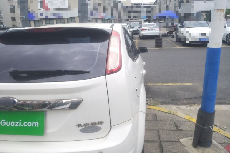 福特 福克斯 2013款 两厢经典 1.8L 自动基本型车身外观6006