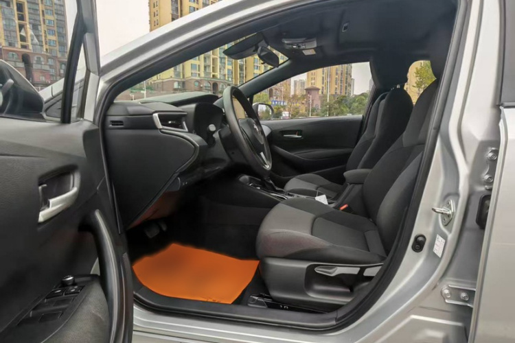 丰田 雷凌 2021款 185T CVT豪华版中控内饰7004