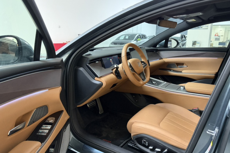 比亚迪 汉L 2025款 DM-p 四驱激光雷达旗舰型中控内饰7007