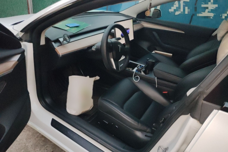 特斯拉 Model 3 2022款 后轮驱动版中控内饰7003