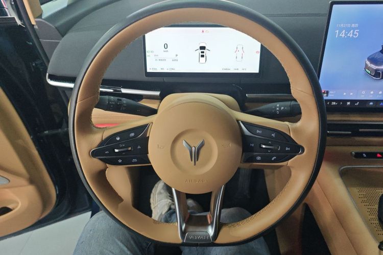 岚图汽车 岚图梦想家 2025款 PHEV 四驱尊贵鲲鹏版中控内饰13