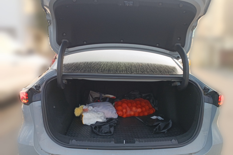 吉利银河 银河L6 2025款 EM-i 140km 探索+版中控内饰23