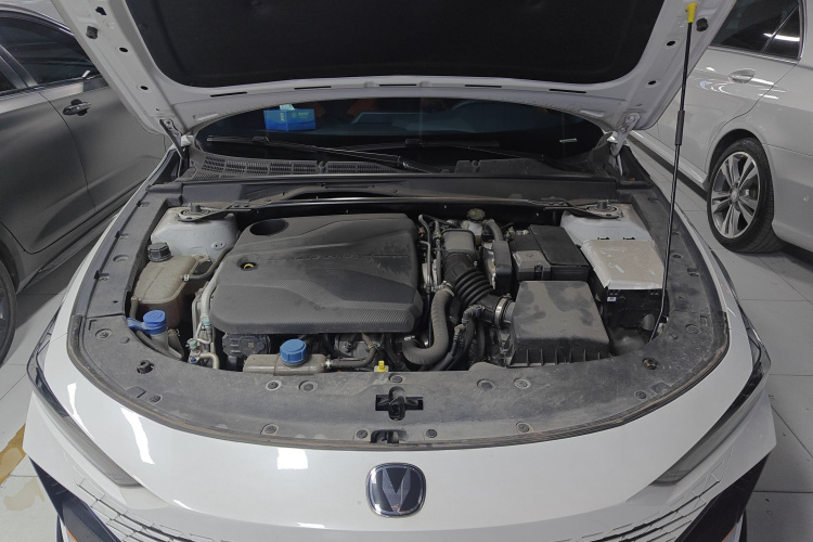 长安UNI-V 2023款 1.5T 运动版机舱底盘24