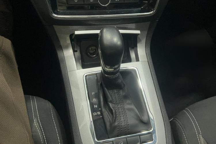 荣威RX5 2020款 20T 自动4G互联超越版中控内饰7007