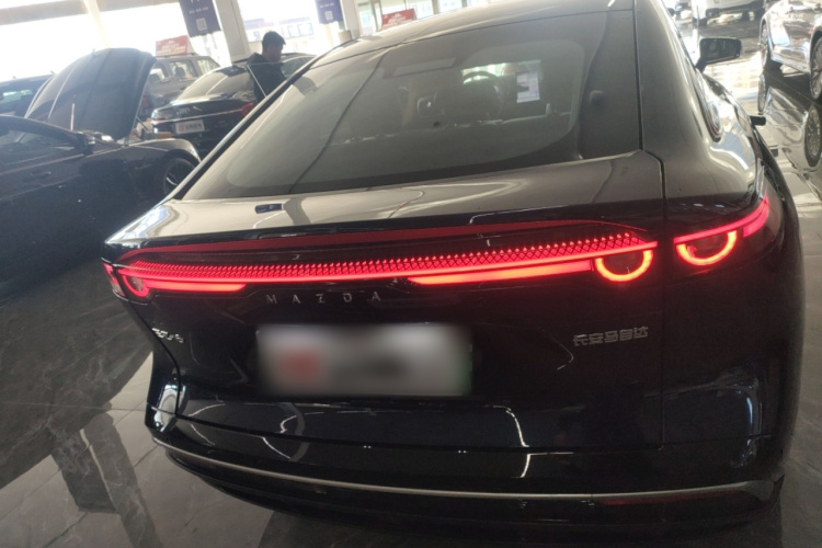 马自达EZ-6 2025款 增程200智尊运动版车身外观6