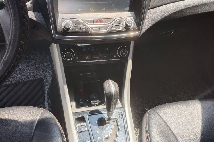 陆风X5 2016款 Plus 1.5T CVT创享版中控内饰7003