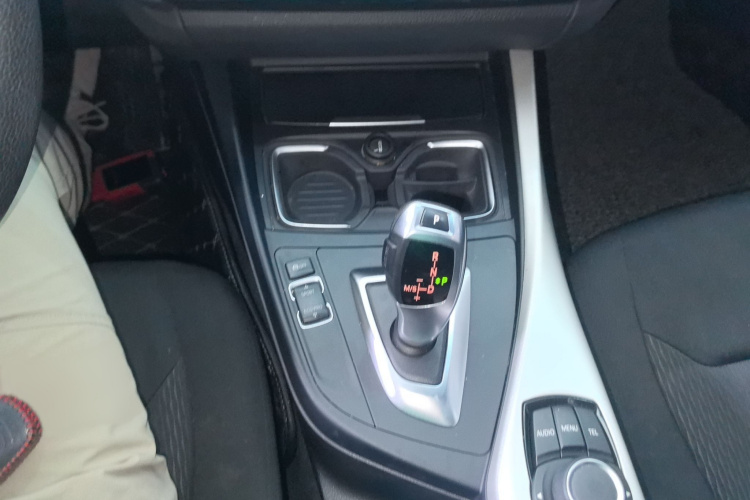 宝马1系(进口) 2016款 118i 领先型局部细节18