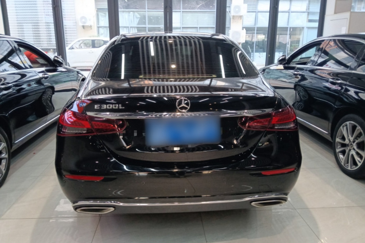 奔驰E级 2021款 改款 E 300 L 时尚型车身外观6