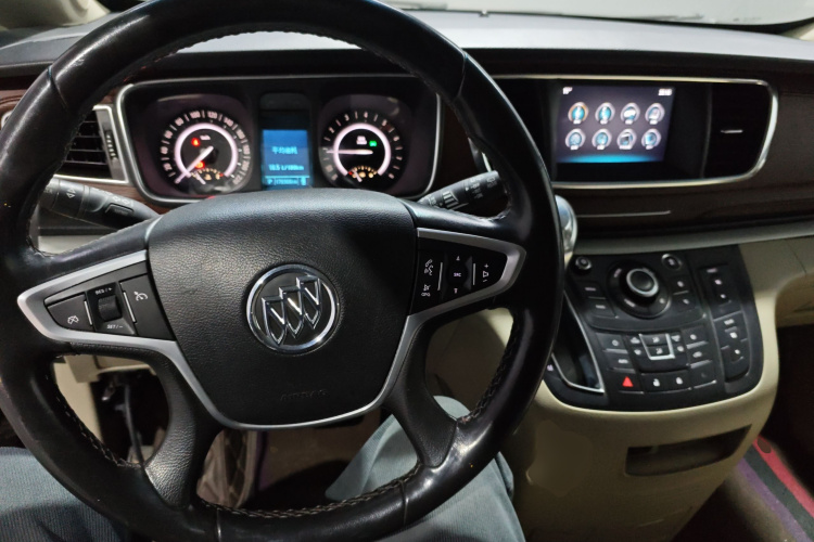 别克GL8 2017款 25S 舒适型 国V中控内饰7002