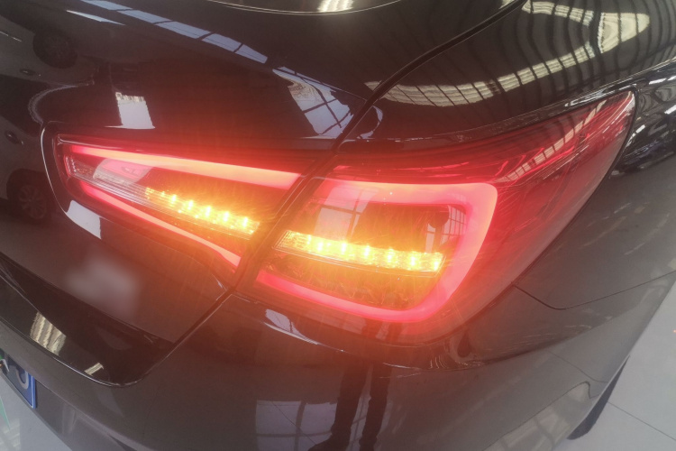 红旗H5 2019款 30TD 型动版车身外观6006