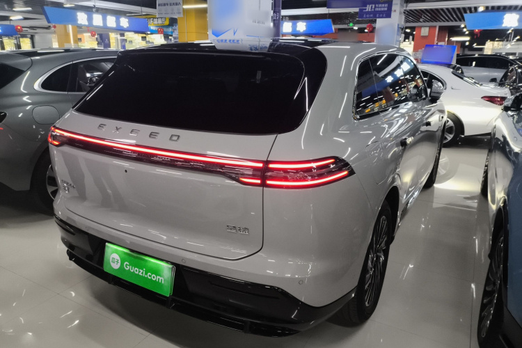 星途 星纪元 ET 2024款 增程 240 Ultra四驱车身外观7