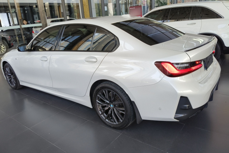 宝马3系 2023款 325Li M运动曜夜套装车身外观4