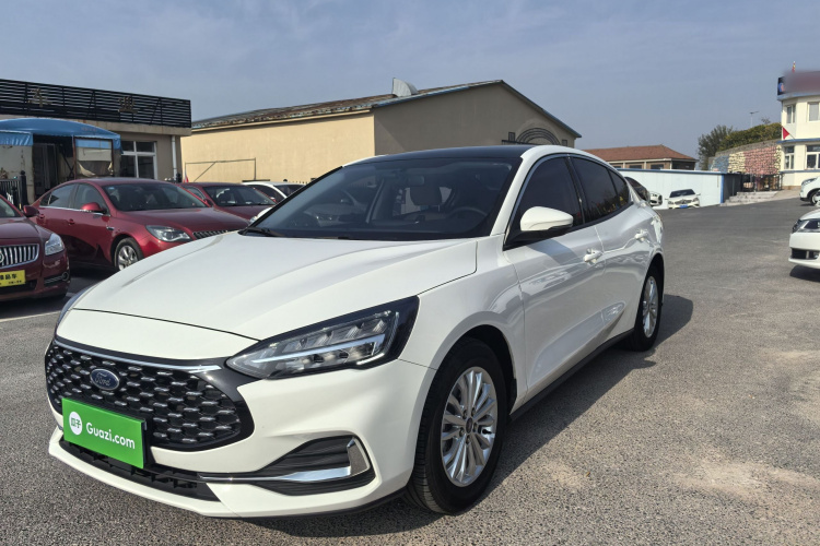 福特 福克斯 2021款 三厢 EcoBoost 180 自动锋潮型车身外观1