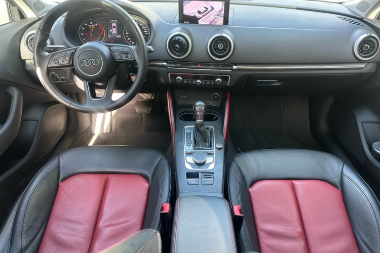 奥迪A3 2018款 30周年年型 Sportback 35 TFSI 风尚型中控内饰7006