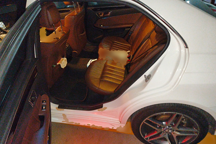 奔驰E级 2015款 E 260 L 运动豪华型中控内饰21