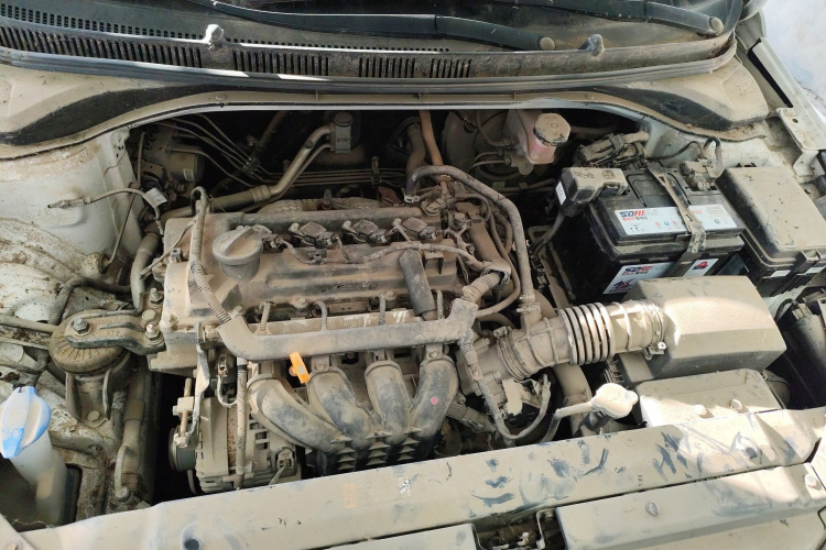 现代 悦纳 2020款 1.4L 手动GLS炫酷版机舱底盘24