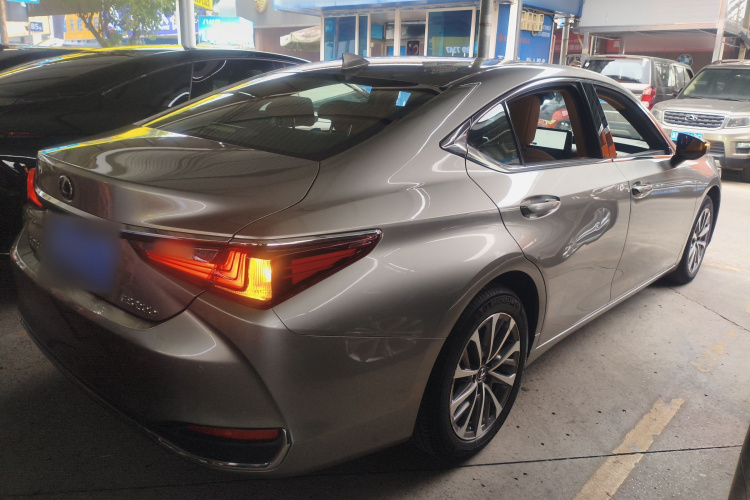 雷克萨斯ES 2022款 200 卓越版车身外观6005