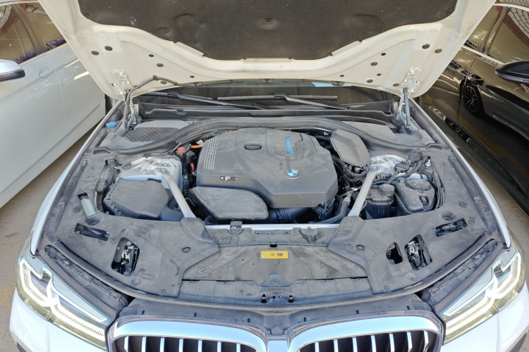 宝马5系新能源 2022款 改款三 535Le 先锋版M运动套装机舱底盘24