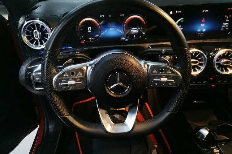 奔驰A级 2021款 A 200 L 运动轿车时尚型局部细节13