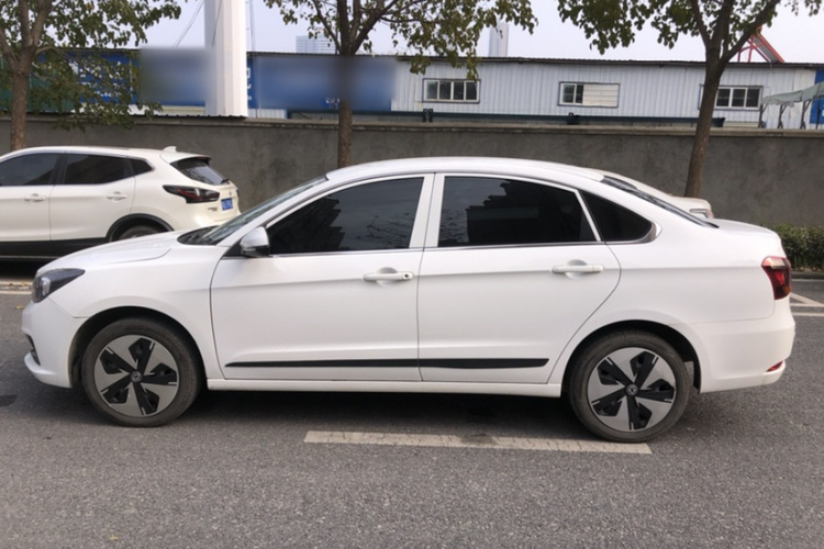 东风风神E70 2023款 500 智行版 磷酸铁锂 48.6kWh 120kW车身外观6007