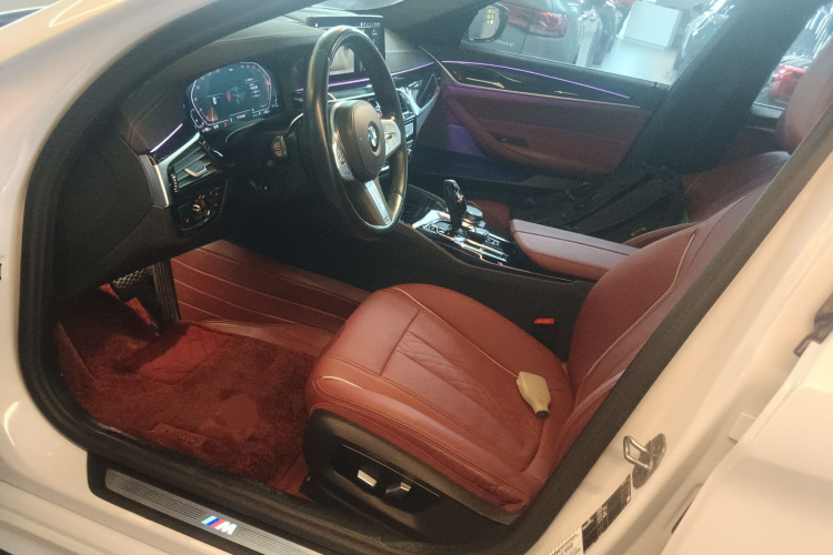 宝马5系 2022款 改款二 525Li M运动套装中控内饰19