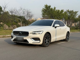 沃尔沃S60 2022款 B4 智逸豪华版