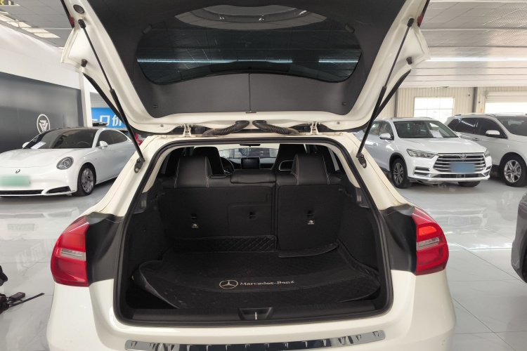 奔驰GLA 2016款 GLA 200 时尚型机舱底盘23