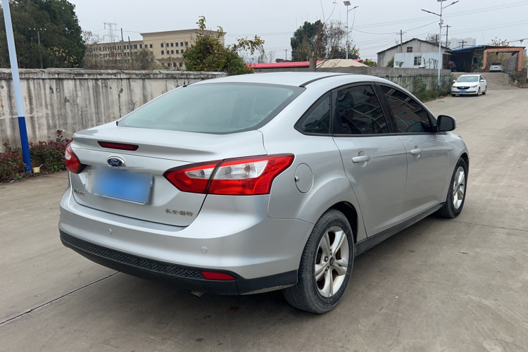 福特 福克斯 2012款 三厢 1.6L 手动风尚型车身外观6006