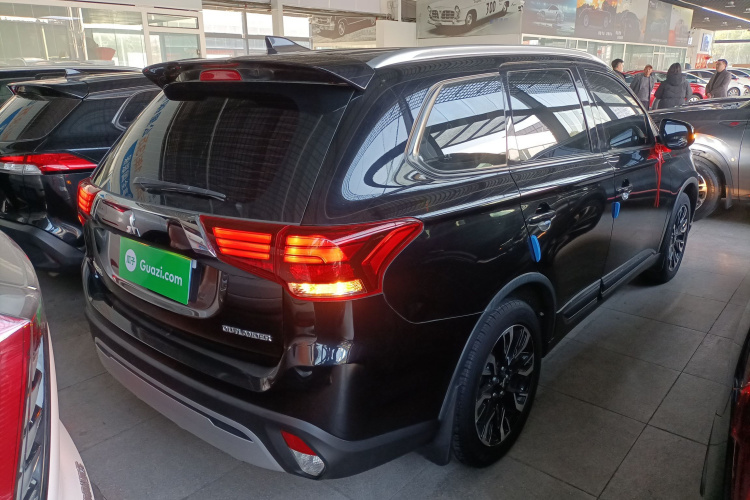 三菱 欧蓝德 2020款 2.0L 两驱畅享版 5座车身外观6005