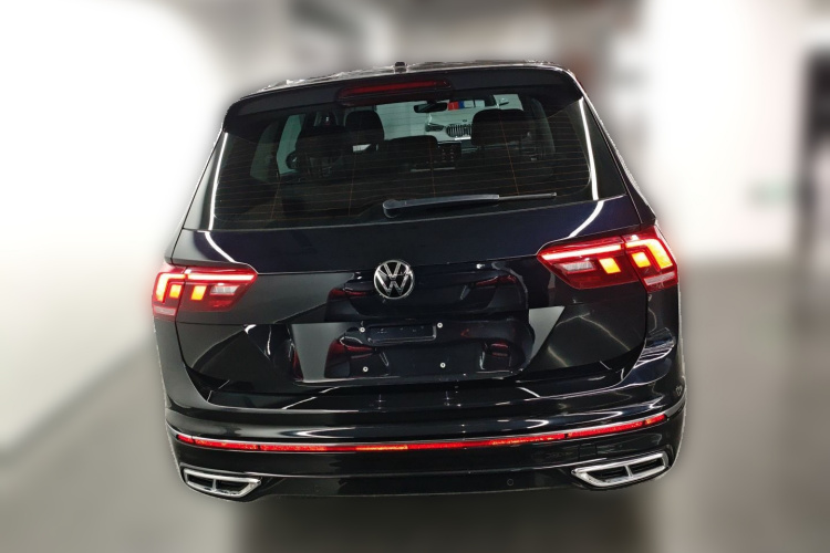 大众 途观L 2024款 出众款 330TSI 自动两驱R-Line龙耀版车身外观6