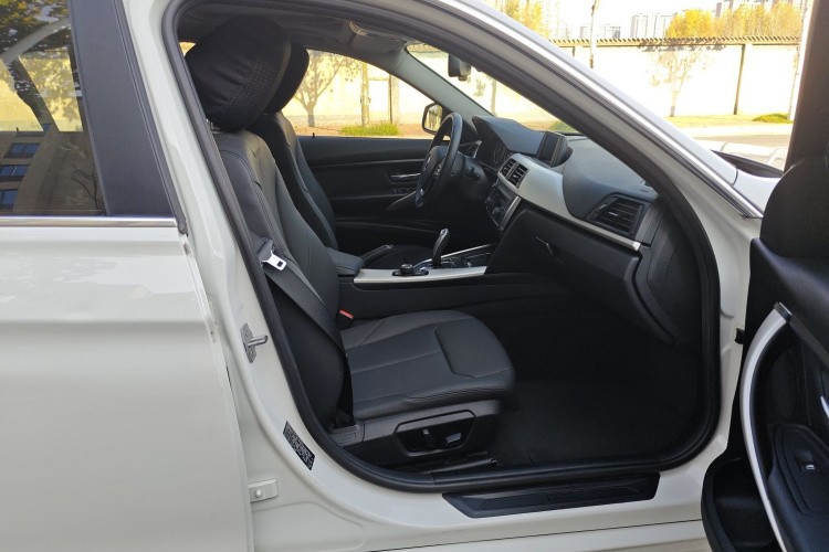 宝马3系 2015款 320Li 超悦版时尚型中控内饰7006