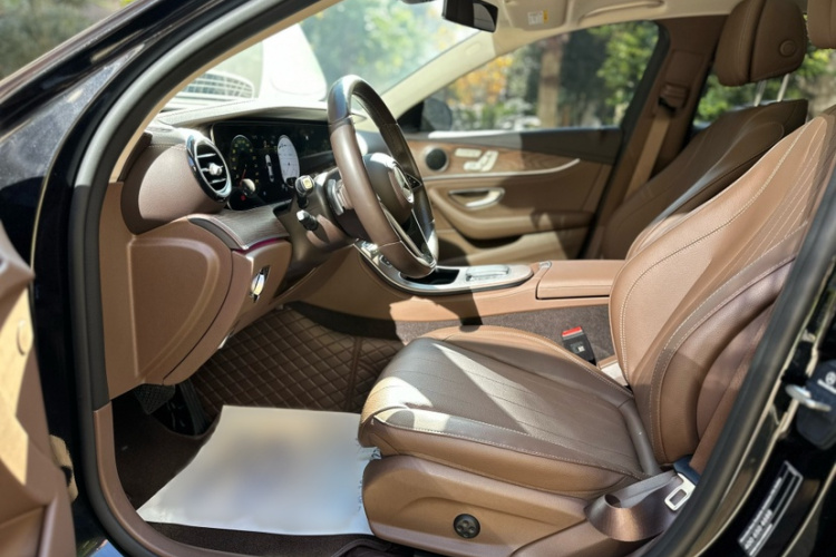 奔驰E级 2023款 改款 E 300 L 时尚型中控内饰7014