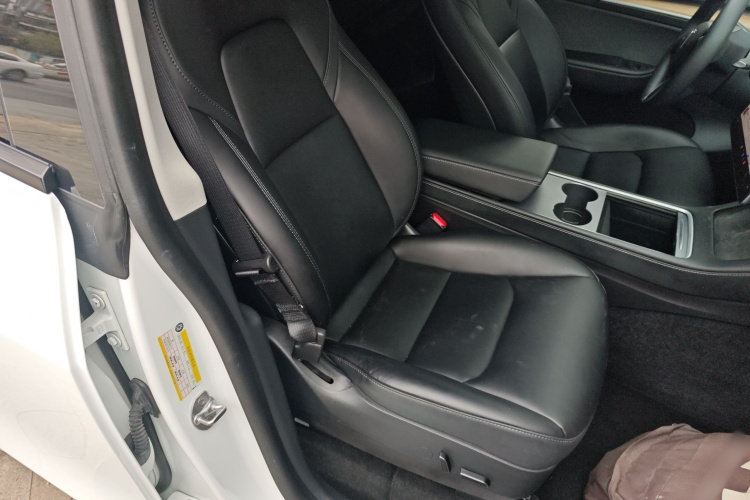 特斯拉 Model Y 2021款 标准续航后驱版局部细节41