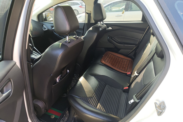 福特 福克斯 2017款 两厢 1.6L 自动风尚型智行版中控内饰7004