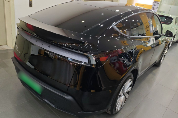 特斯拉 Model Y 2025款 后轮驱动版车身外观7