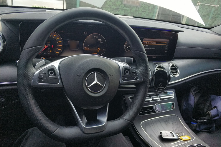 奔驰E级 2018款 E 200 L 运动型中控内饰7002