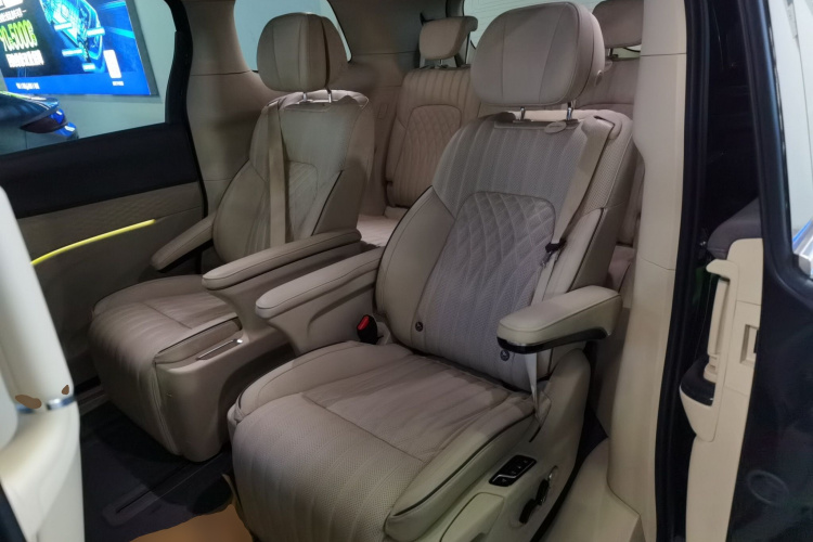 岚图汽车 岚图梦想家 2022款 0碳版 梦+智享包 475km中控内饰21