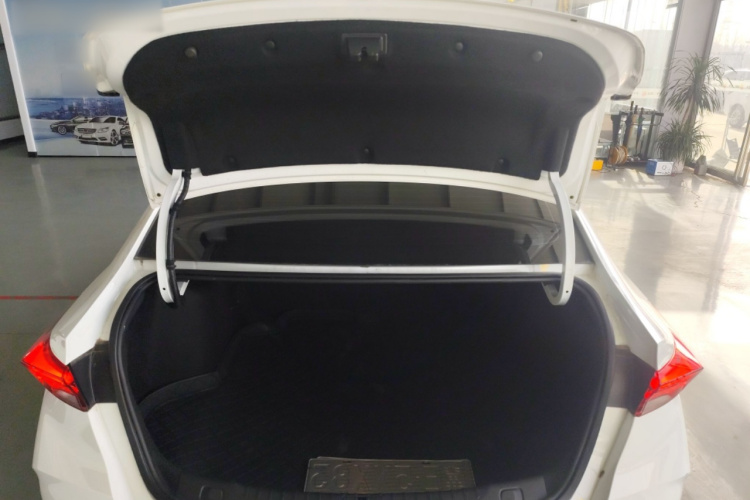 别克 威朗 2023款 Pro 乐享版机舱底盘23