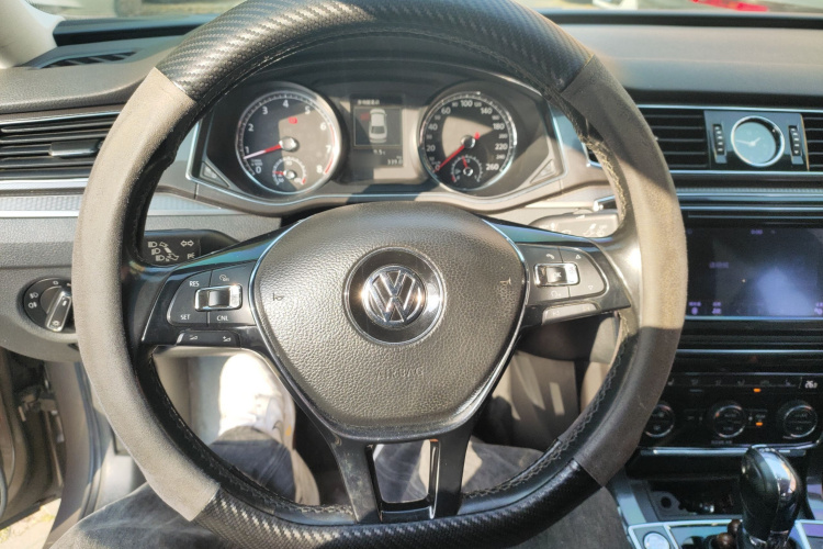 大众 帕萨特 2016款 330TSI DSG御尊版中控内饰13