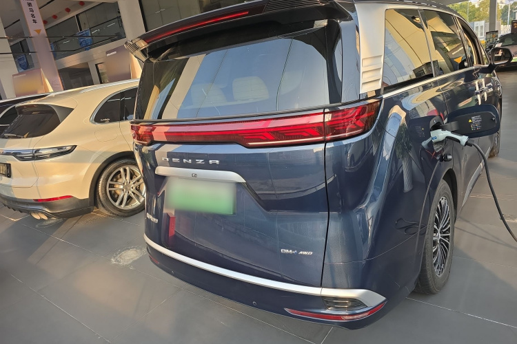 腾势D9 2024款 DM-i 980 四驱旗舰型车身外观6