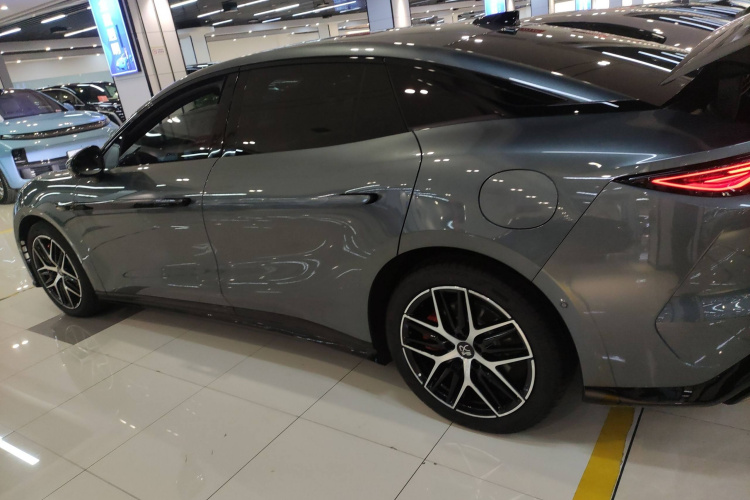 比亚迪 汉L 2025款 DM-p 四驱激光雷达旗舰型车身外观6003