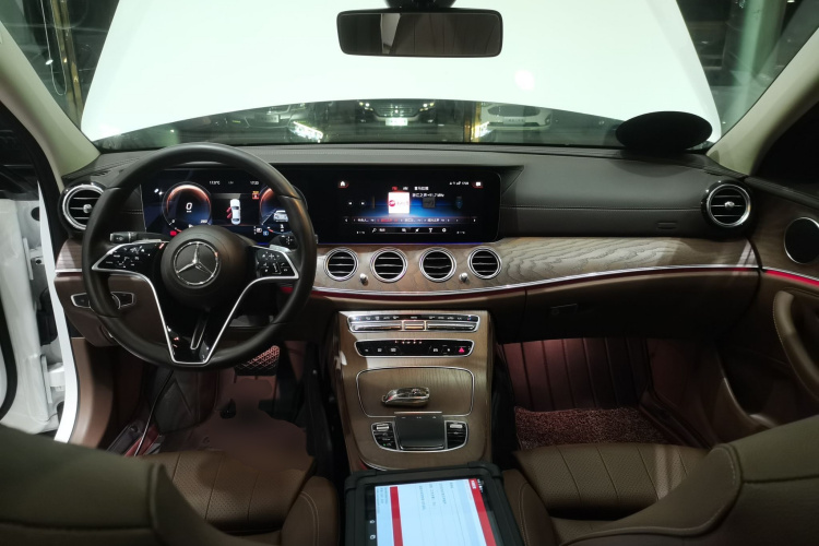 奔驰E级 2023款 E 260 L中控内饰7002