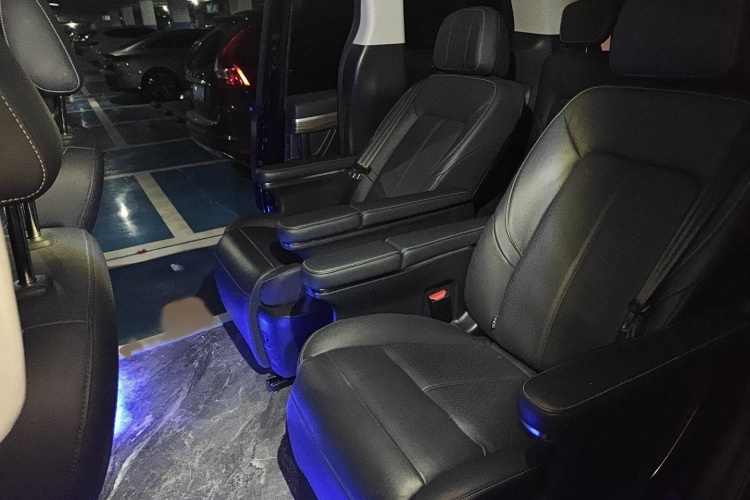 广汽传祺 传祺M8 2023款 领秀系列 390T 至尊版中控内饰7004