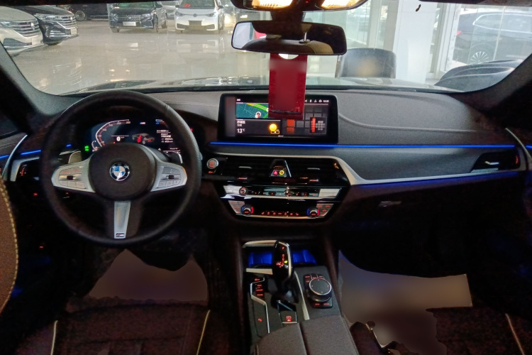宝马5系 2023款 530Li 领先型 M运动套装中控内饰7002