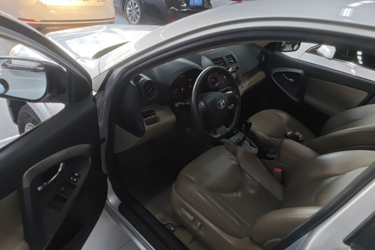 丰田 RAV4荣放 2011款 2.0L 自动豪华版中控内饰20