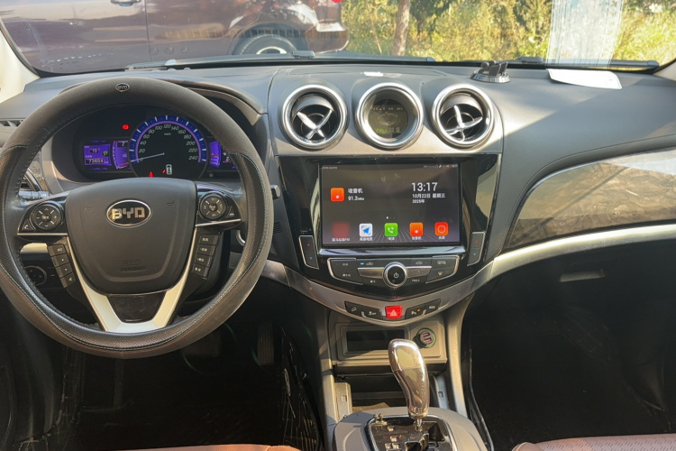 比亚迪S7 2017款 2.0T 自动尊贵型中控内饰7002