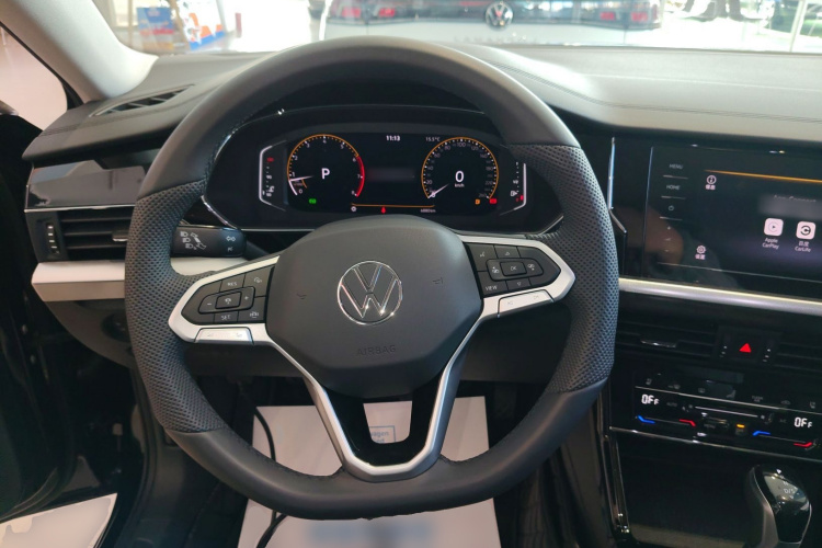 大众 帕萨特 2025款 出众款 380TSI 龙腾版中控内饰13