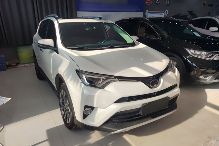 丰田 RAV4荣放 2018款 2.5L 自动四驱精英i版车身外观3
